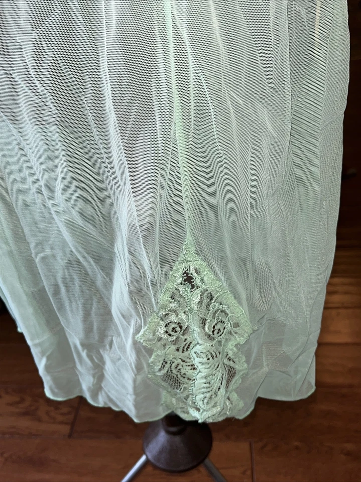 Wacoal Bamboo Green Sheer Slip NightGown NWT $115 — 第 3/4 张图片