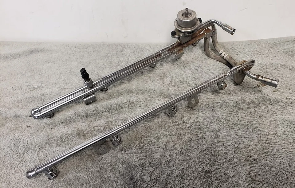 Ford Explorer 5.0 302 1996-1998 regulador de riel de inyección de combustible y stock de línea OEM Foto 3 de 4