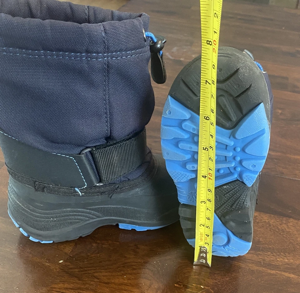 Botas de nieve Kamik para niños pequeños talla 5 de invierno impermeables azul marino forro negro Foto 3 de 4