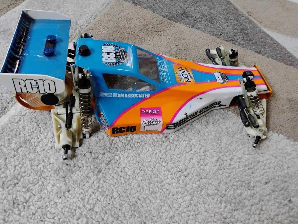 Team Associated ASC6034 RC10 Team Car 1/10 Electric 2WD Limited Edition Gold 2wd - Image 2 of 4