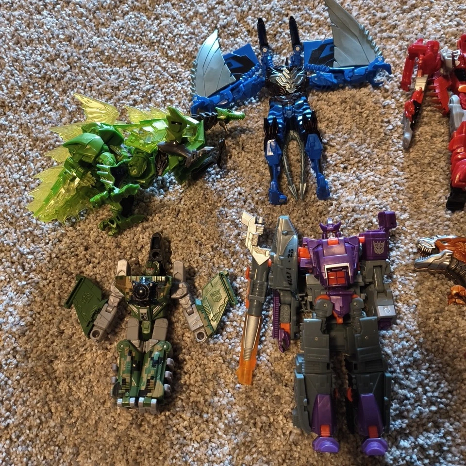 Transformers Action Figure Lot. Modern Autobots Decepticons Lot Bundle - Image 3 of 4