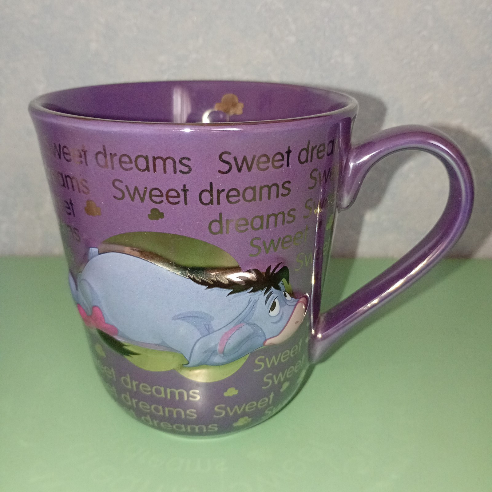 Mug Bourriquet Disney Store en céramique violette 350ml