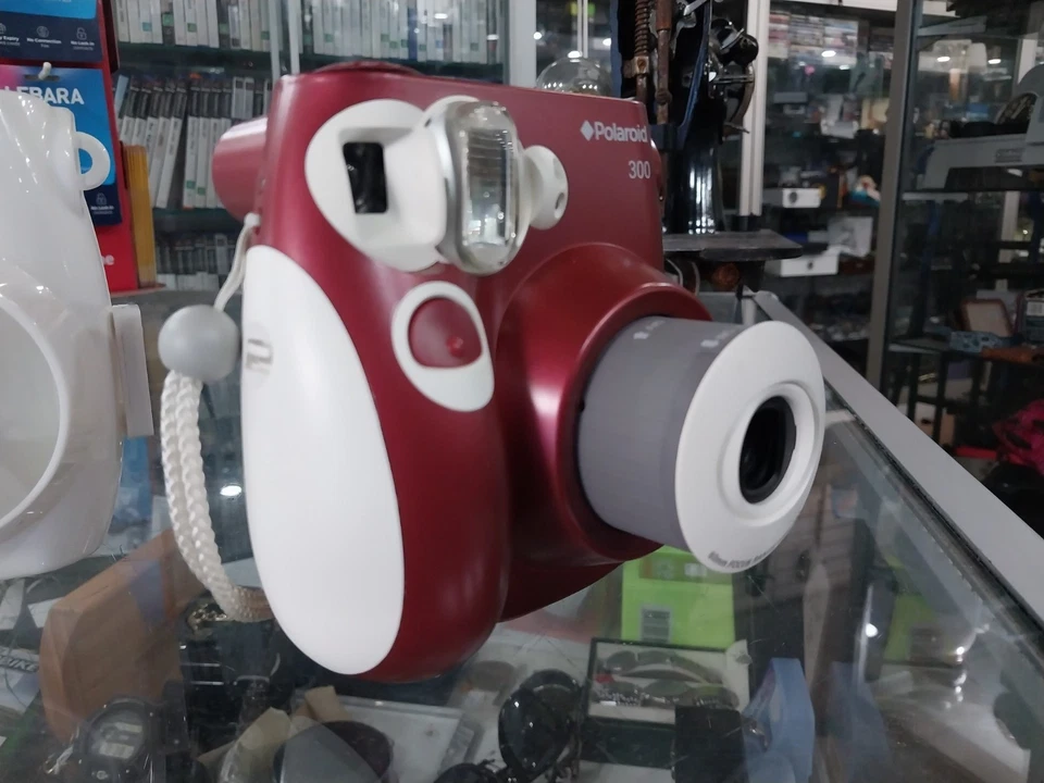 Polaroid 300 Mini Instant Film Camera Maroon 60mm Focus Range With Hard Shell - Image 4 of 4