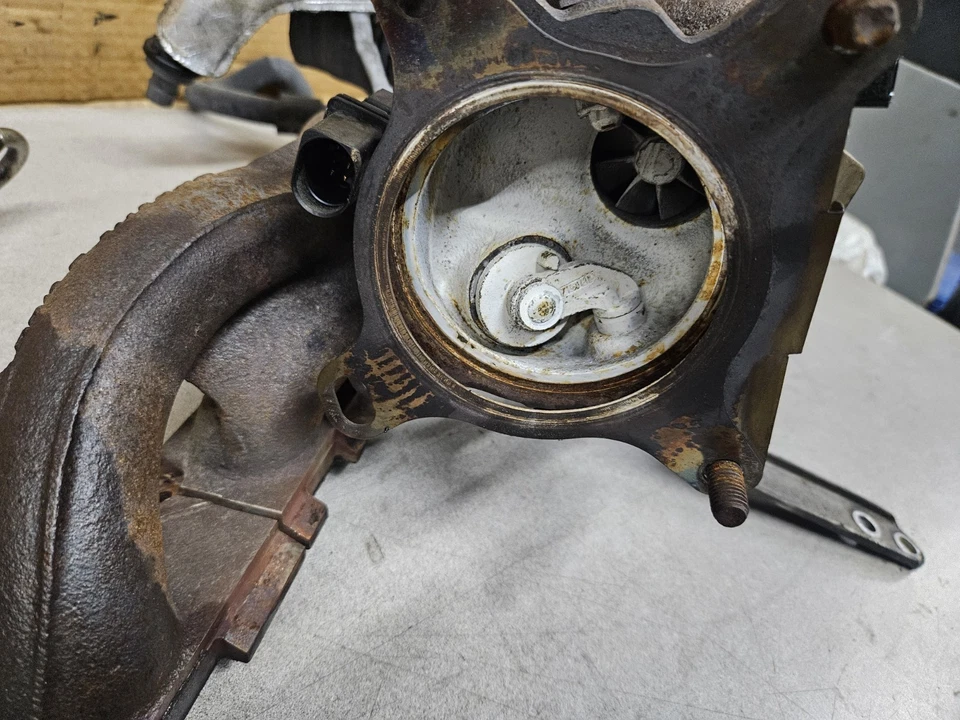 09-17 Volkswagen VW CC 2.0L  Turbocharger Turbo Charger Manifold OEM Foto 2 de 4