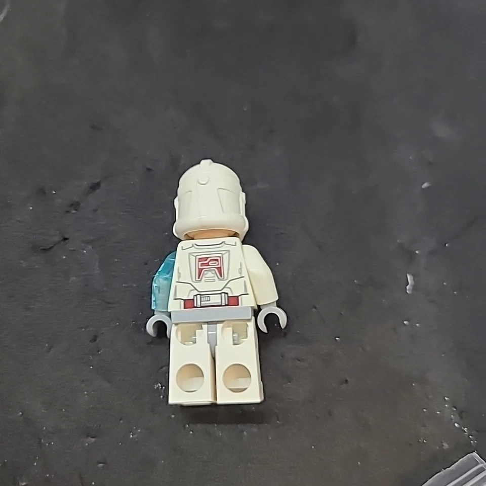 Lego Star Wars Jek-14 with Helmet Lightsaber sw0475 Set 75018 RARE Minifigure - Image 2 of 4