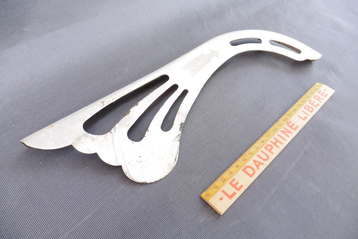 RIGID CARTER DE CHAINE ALU VELO ANCIEN BICYCLE CHAINGUARD 650 ou 700 NOS