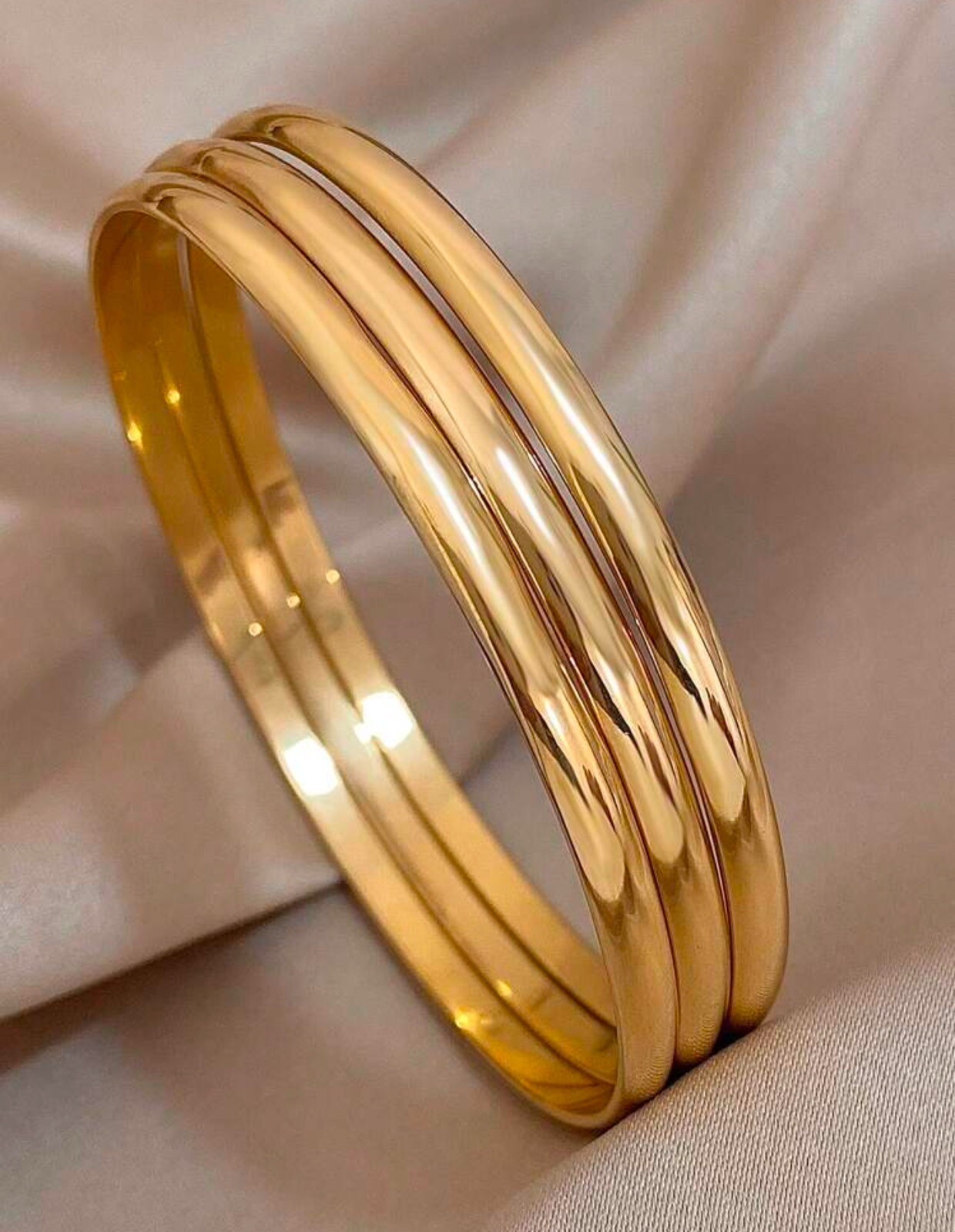 Bracelet Jonc Doré à l'Or Fin en Acier Inoxydable : Manchette Rétro pour Femme Glamour