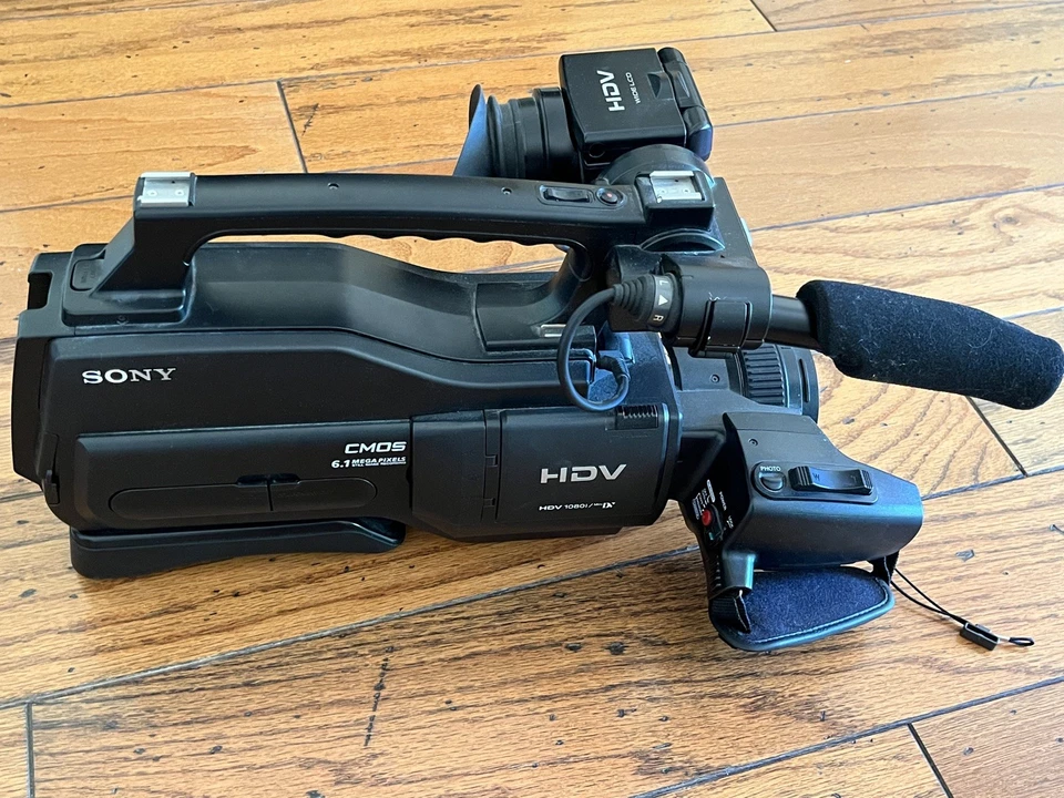 Sony HVR-HD1000U 1080i MiniDV Camcorder - Image 2 of 4