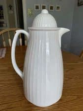 Vintage White Insulated OGGI Hot & Cold Carafe Screw-On Lid