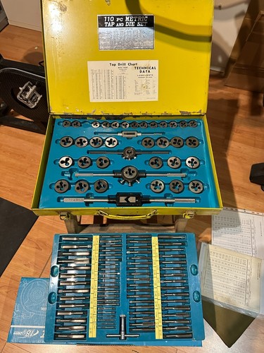 METRIC TAP AND DIE SET (MÄNNLICH UND KETTEN) 110-teilig - Professional