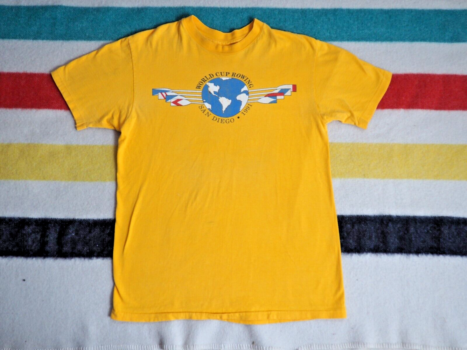 FILA T shirt gialla vintage anni '90 Hanes Coppa del Mondo di canottaggio San Diego 1991 USA L OTTIME CONDIZIONI