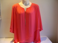 Avenue Peach Blouse With Silver Chain Attached Size 22/24 Avenue Peach Blouse With Silver Chain Attached Size 22/24