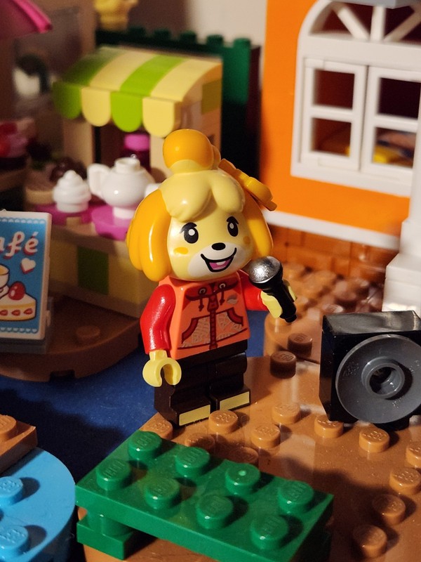 Lego Isabelle Minifigure with Bow and Microphone (From Set 77052 K.K.'s Concert)