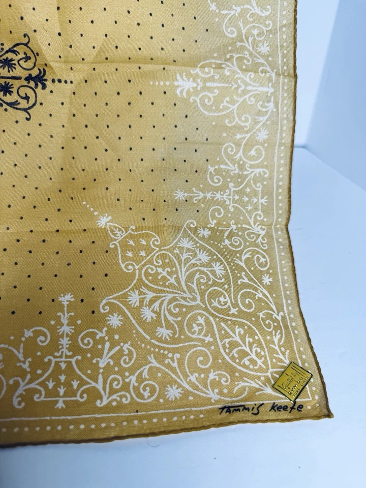 Pañuelo Tammis Keefe Vint - Estilo Bandana Amarillo Mostaza - Lino Firmado MCM Foto 4 de 4