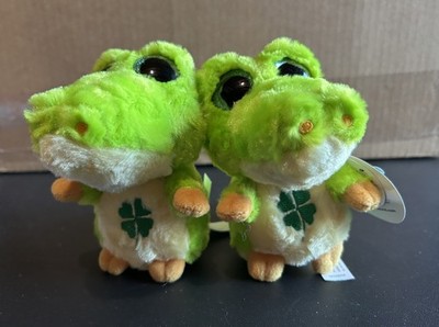2 Plush Alligator YooHoo & Friends 5 inch Plush by Aurora World Shamrock logo