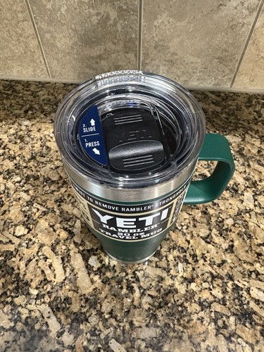 Taza de viaje Yeti Rambler 20 oz con tapa fuerte color: verde Selva Negra (NUEVA) - Imagen 2 de 10