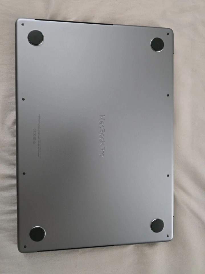 macbook pro 14 inch m1 pro 16gb 512gb (A2442) for parts not turning on - Image 4 of 4