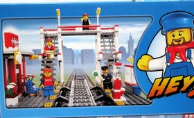 Lego CITY 7937 ~TRAIN STATION ~ Retired NEW SEALED Tracks Taxi Bridge Passengers