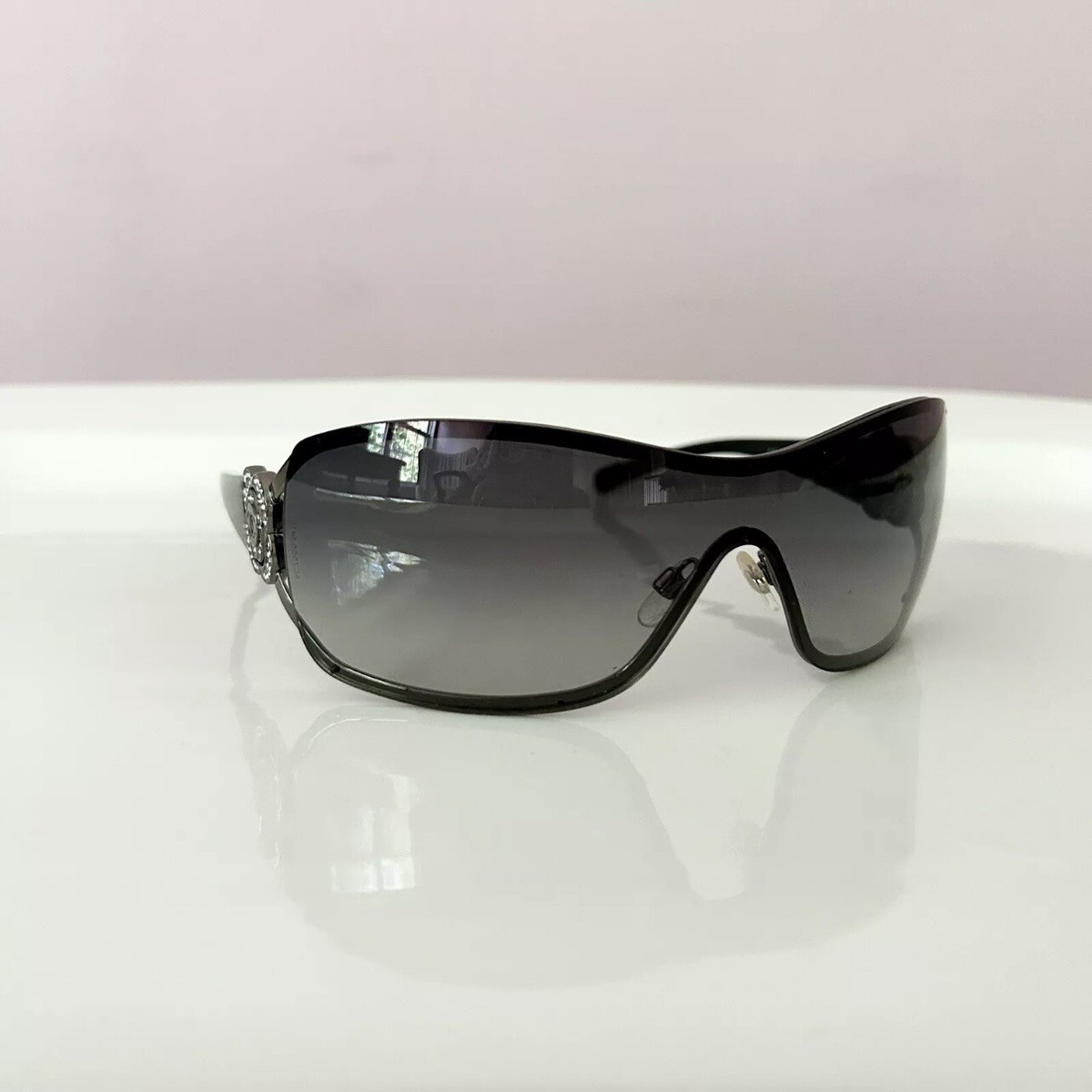 【美品】CHANEL サングラス 4164-B ブラック CHANEL Camellia Crystal Logo Black Shield Sunglasses Made in