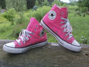 bubblegum pink converse