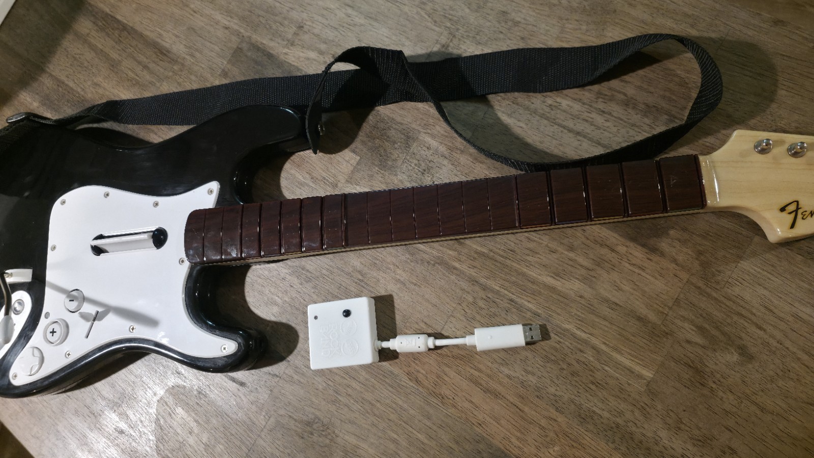 Nintendo Wii Rock Band Fender Stratocaster Guitar 19091 with Dongle and Strap