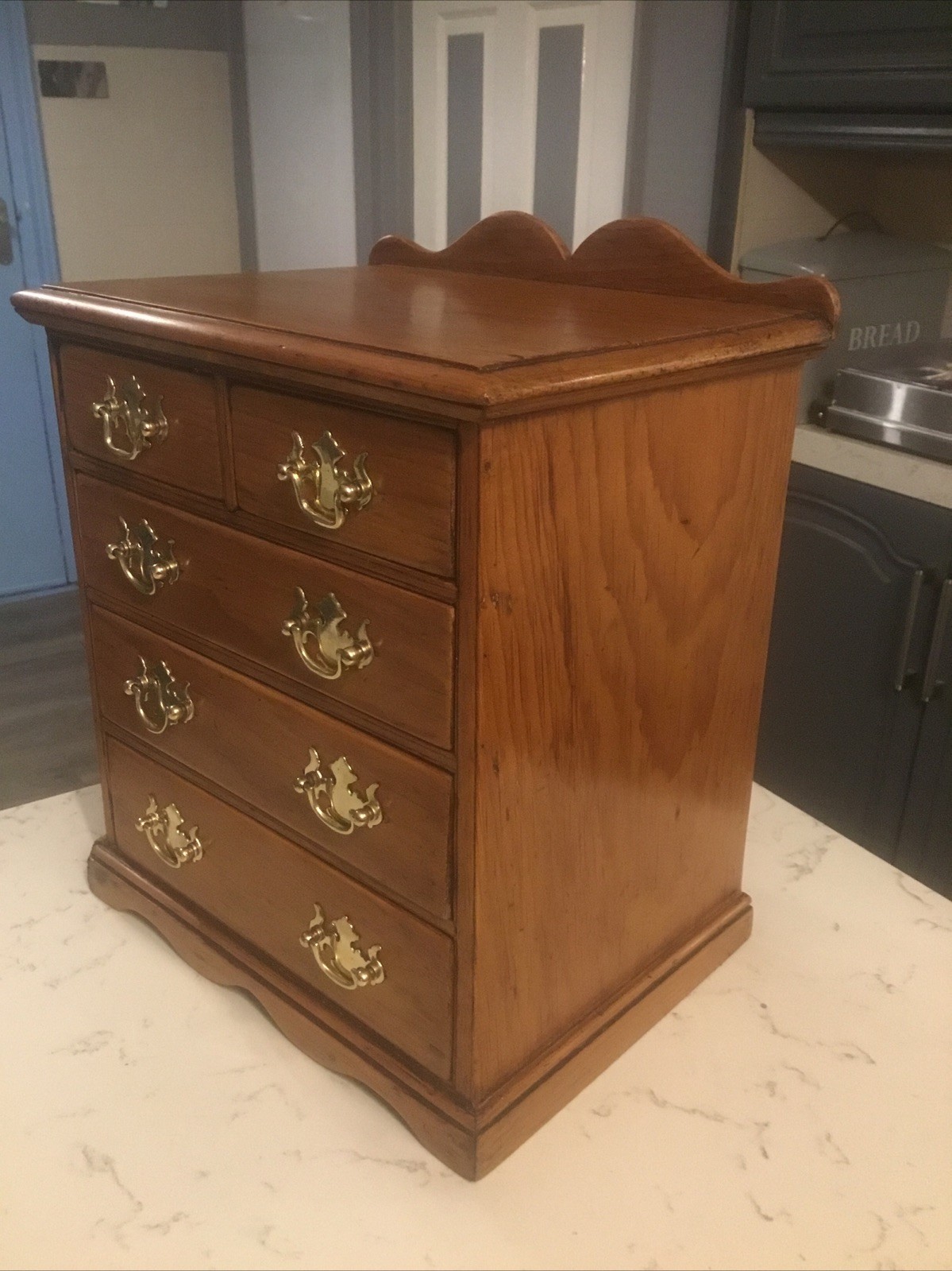 A BEAUTIFUL ANTIQUE PINE MINIATURE CHEST OF DRAWERS, APPRENTICE PIECE CIRCA-1870