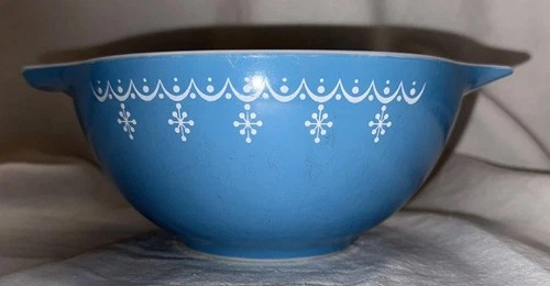 Vtg MCM PYREX Snowflake Garland Turquoise Blue 1-1/2 QT Mixing Bowl Tab Handles