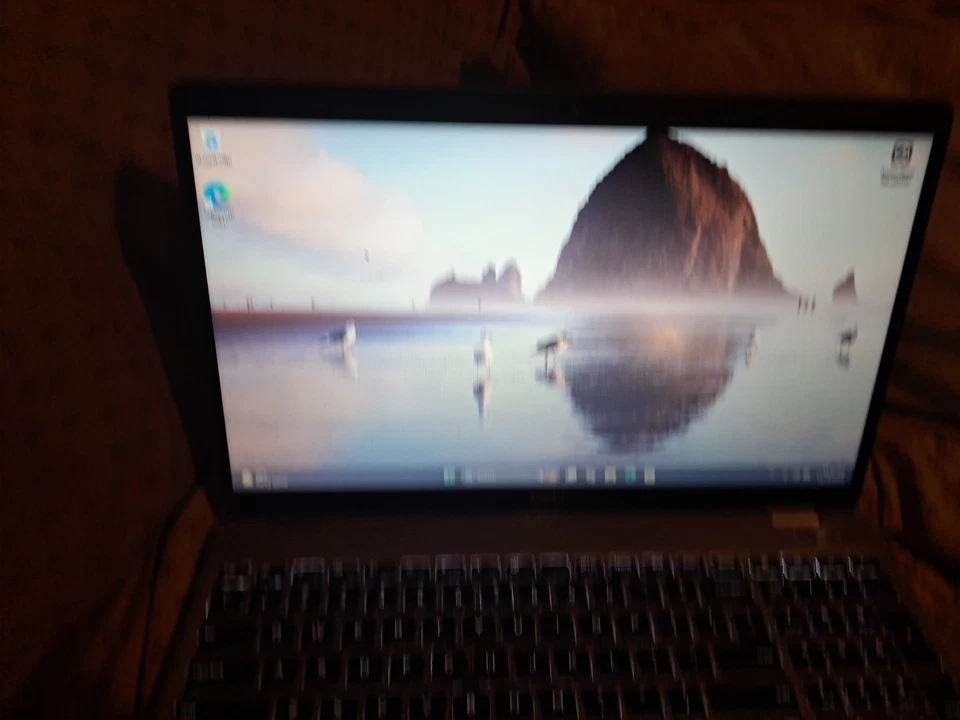 Dell Latitude 5510 Laptop windows 11 I7-10610U - Image 3 of 4