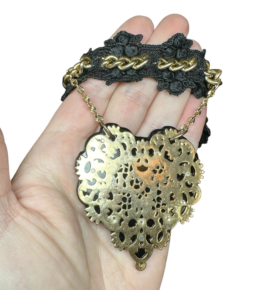 BETSEY JOHNSON Gold Tone LOVE ME Lg Heart CROCHETED Choker NECKLACE Steam Punk - Image 3 of 4