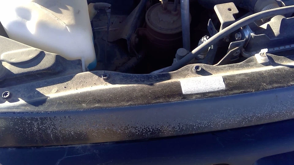 Geo Tracker 1996 1997 1998 soporte de radiador superior barra de amarre superior OEM Foto 3 de 4