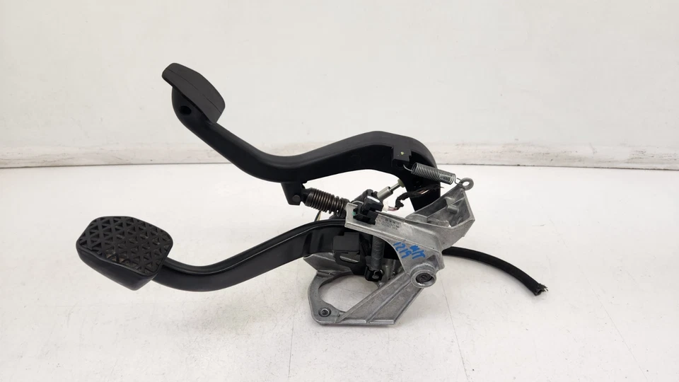 ✅ OEM BMW E92 E93 F22 F32 M4 M3 Manual Transmission Brake Clutch Pedal Assembly - Image 2 of 4