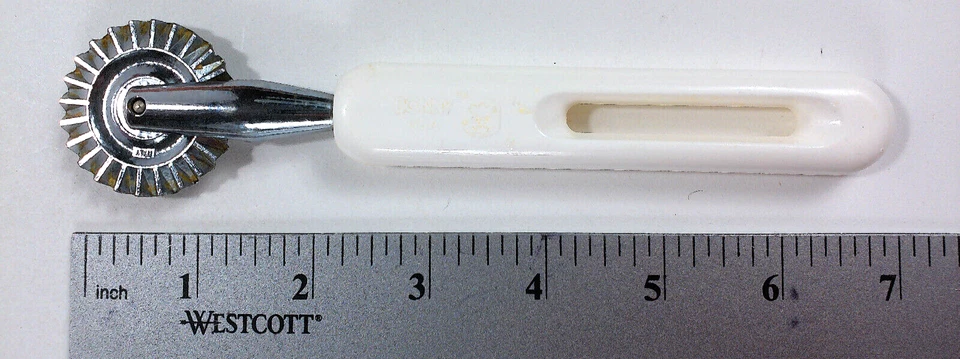 De colección 7" BONNY Pastelería Crimpadora Borde Rueda Mango Blanco Hecho en EE. UU.? ¿Italiano? Foto 3 de 3