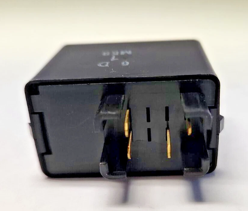 Relé interruptor de arranque neutro OEM Suzuki 38730-09F00 - KingQuad Eiger y Vinson ATVs Foto 3 de 4