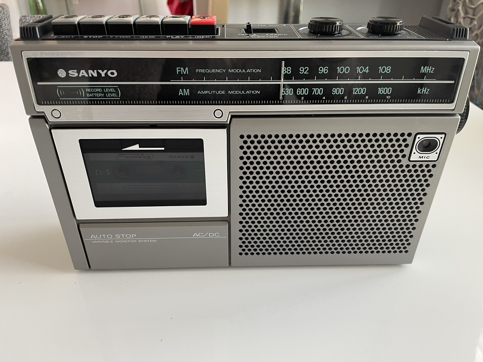 VINTAGE Sanyo M2562 AM/FM Portable Tape Recorder BoomBox *NEW OLD STOCK
