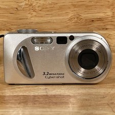 Sony Cyber-Shot DSC-P8 1.5 LCD 3.2 MP 3x Optical Zoom Digital Camera For Parts