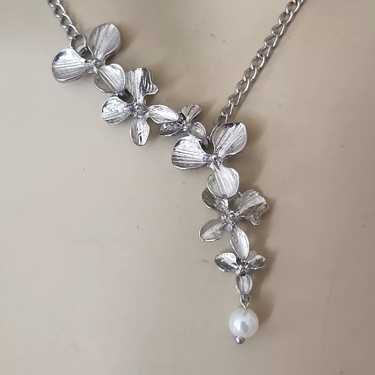 ARZONAI White Pearl Flower necklace for Women and Girls Metal Chain Price  in India - Buy ARZONAI White Pearl Flower necklace for Women and Girls  Metal Chain Online at Best Prices in