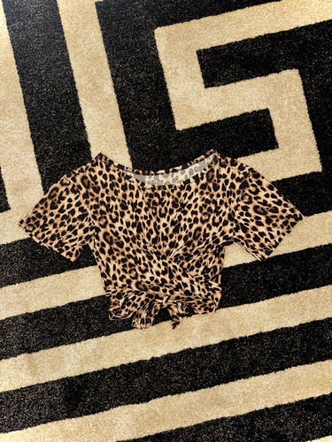 Heavenly by Victoria Model Twist Tie Crop Tee in Leopard SZ Small 🐆NWOT🐆 - Picture 3 of 8
