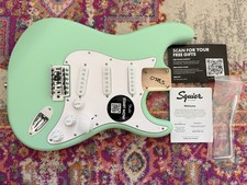 Fender Squier Debut Stratocaster CORPO CARICO, verde surf opaco! FSR Strat!