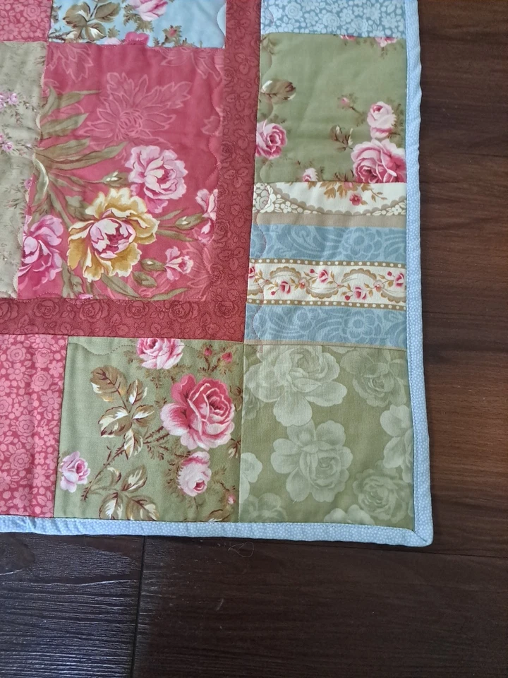 Manta Edredón Patchwork Bebé Hecha a Mano Patrón Floral 40x40 Foto 2 de 4