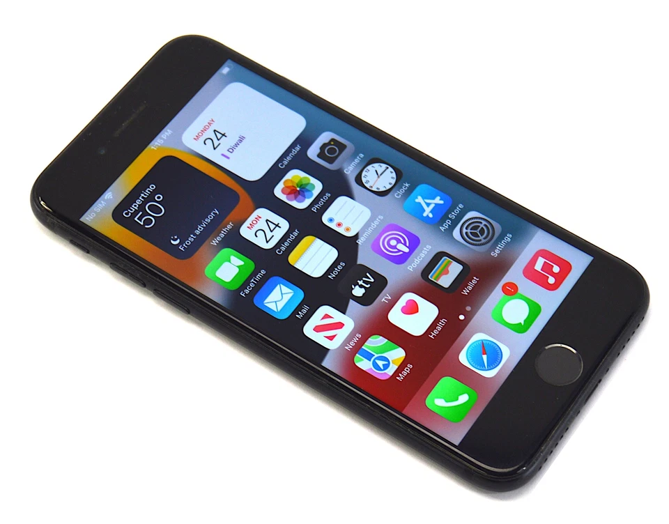 Apple iPhone 7 Smartphone, 32GB, Network Unlocked, Black, A1778 - Image 3 of 4