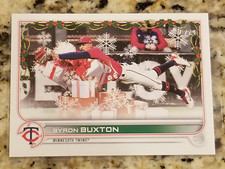 2022 Topps Holiday #HW67 Byron Buxton SP Photo Variation (Presents) - Twins