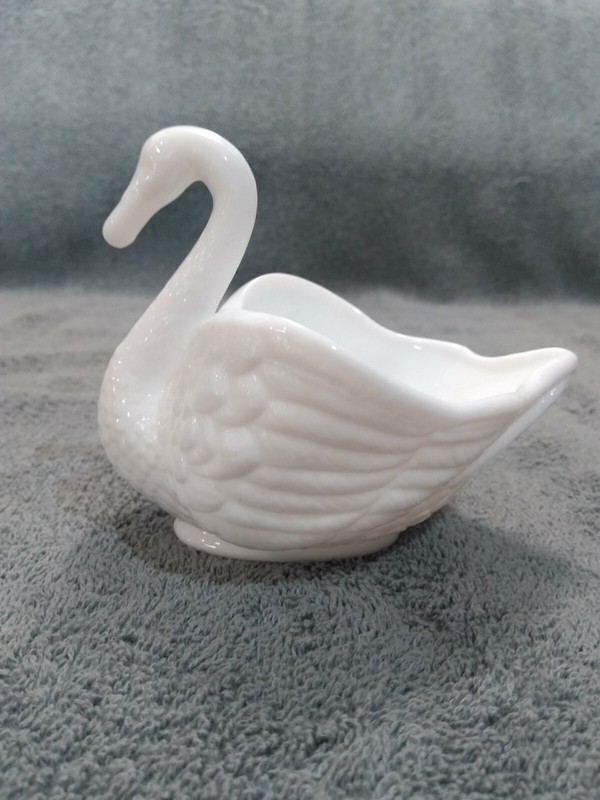White Milk Glass Swan Trinket Dish Planter 