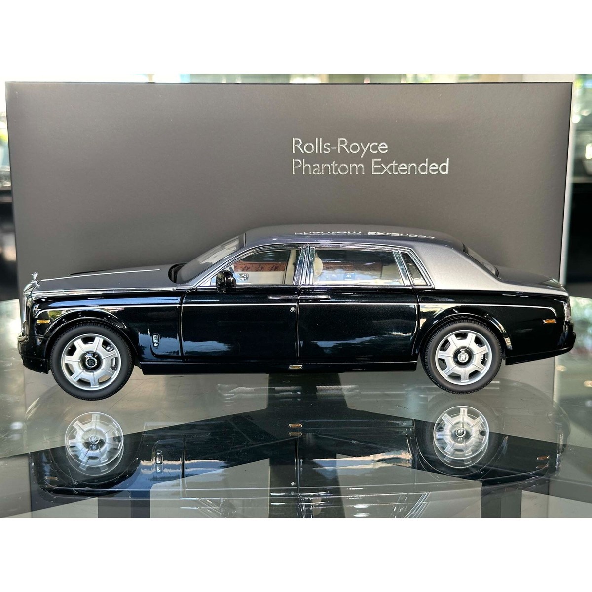 特価 1/18 ロールスロイス ファントム Extended Wheelbase KYOSHO 1:18 Rolls-Royce Phantom Extended Black/Silver