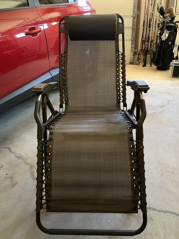 ZERO GRAVITY FOLDING PATIO LOUNGE CHAIR