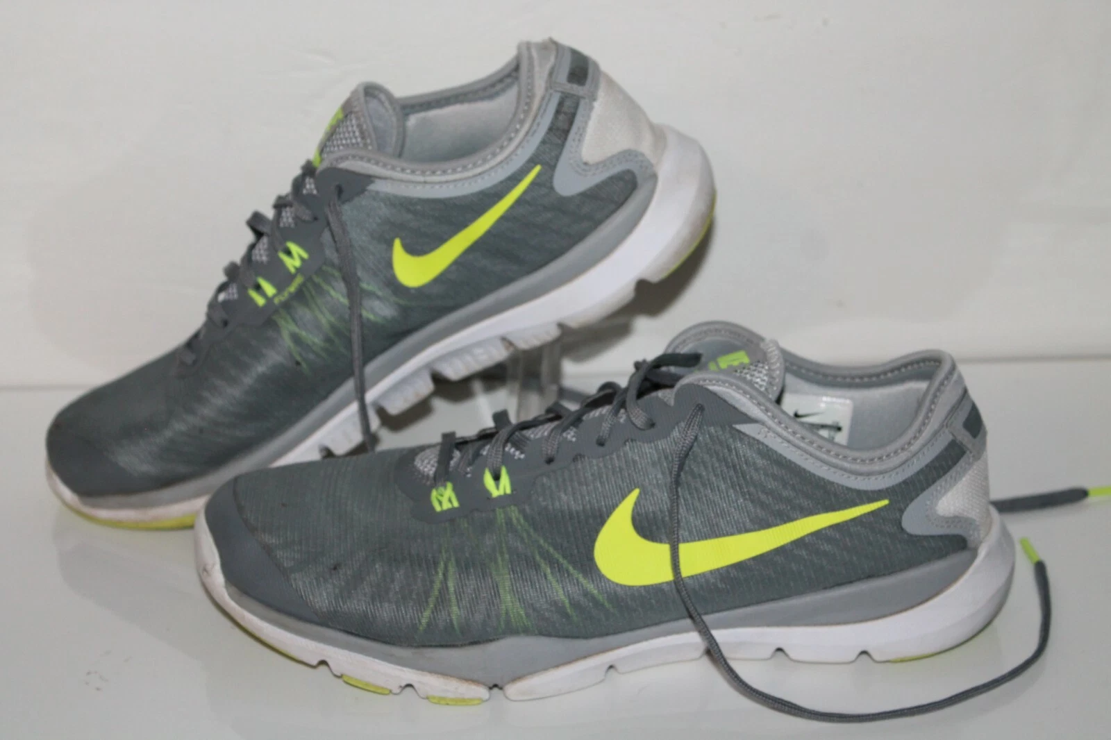 Chaussures de course Nike Flex Supreme TR4, #823668 003, gris/volt, femmes États Unis taille 11