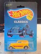 HOT WHEELS CLASSICS 32 FORD DELIVERY YELLOW MOC IN PROTECTOR