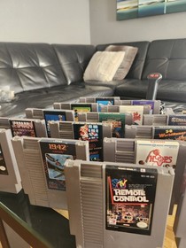 Original Nintendo  1985 NES - 001  (2) Zapper guns (2) gaming joystick (s). 