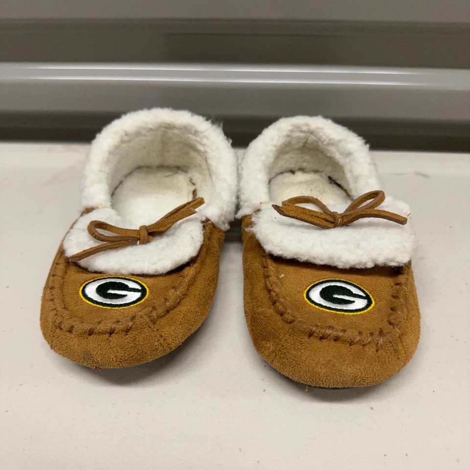 Zapatillas Mocasín Green Bay Packers Juveniles Medianas Marrón Sherpa Linned Bordadas Foto 3 de 4