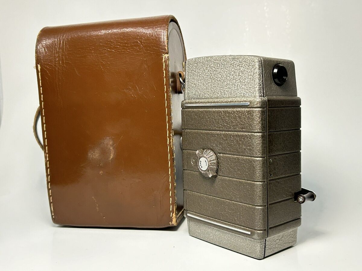 Bell & Howell 319 8mm Movie Camera w/ Case, 10mm f1.9 Super Bell & Howell 319 8mm Movie Camera w/ Case, 10mm f1.9 Super