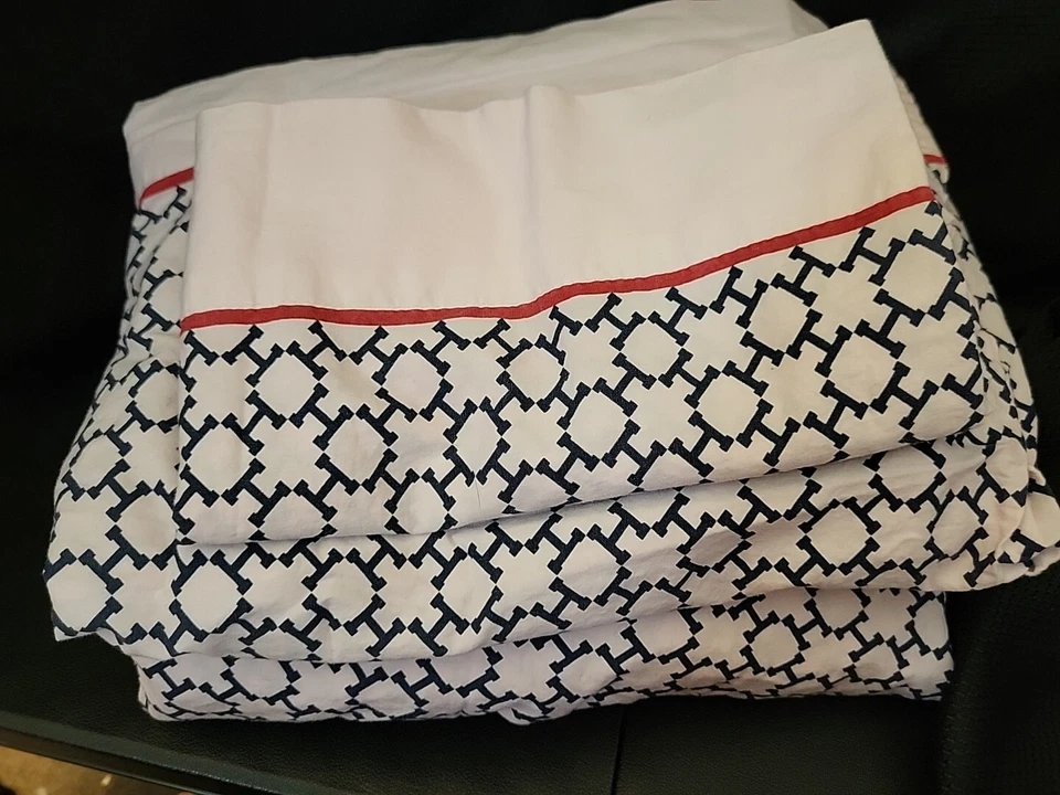 Juego de sábanas Tommy Hilfiger tamaño doble luz Pi K con iniciales de logotipo y rayas rojas Foto 2 de 4